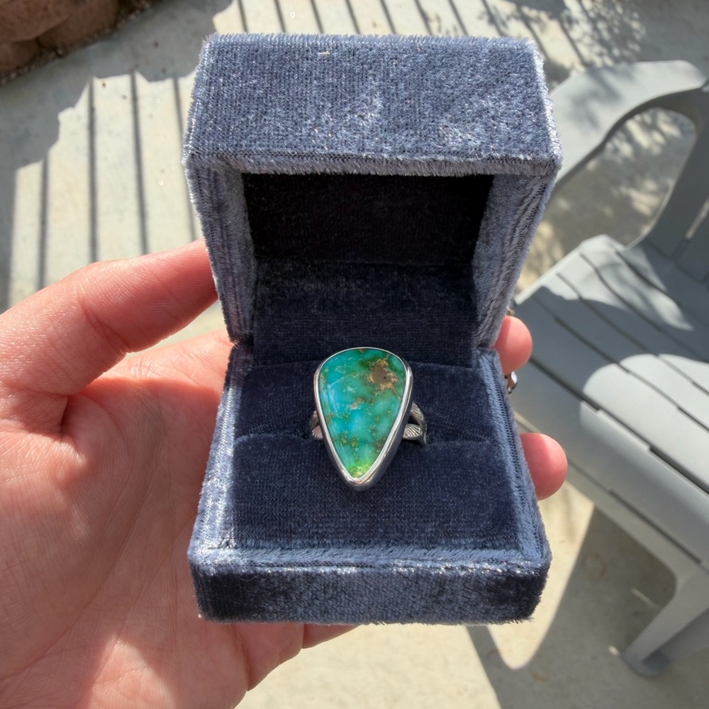 Elegant Silver and Turquoise Ring